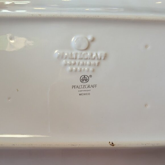 Discontinued Pfaltzgraff Winterberry Bread Basket Tray - Picture 2 of 3